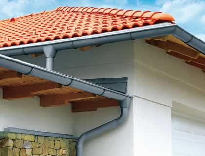 Couvreur Callian pose gouttiere et renovation toiture