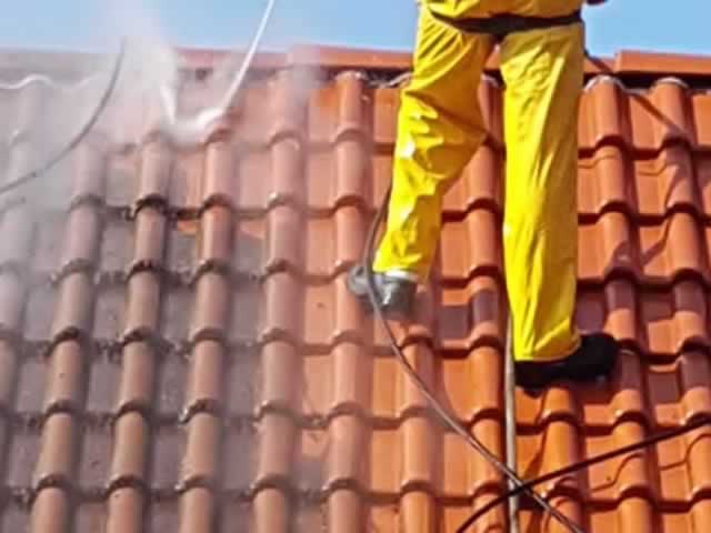 Traitement anti-mousse toiture Var 83 pour durée vie toit